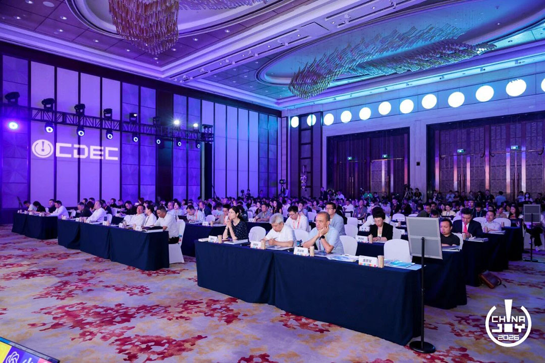 智绘万象·灵光涌现|2026 CDEC高峰论坛圆满召开 https://cms3.chinajoy.net/157/upload/resources/image/103247.jpg?token=Bearer eyJhbGciOiJIUzUxMiJ9.eyJpc3MiOiJlY2hpc2FuIiwic3ViIjoie1wiY2xpZW50XCI6XCJXRUJcIixcInR5cGVcIjpcIlVTRVJcIixcIm5hbWVcIjpcInVzZXIyX2FwaVwiLFwic2lnbmF0dXJlXCI6bnVsbCxcImV4cGlyZXNfaW5cIjoxODAwMDAwMH0iLCJpYXQiOjE3ODU0ODgyNTcsImV4cCI6MTc4NTUwNjI1N30.8QDWRluzzZKJ-iMSHYGGX05zg3IVmFJ3bCFYJ56ZiNeU_czkRZxTxhstot-70Nbp3UyPp88JCbRz4-1soDiP8w